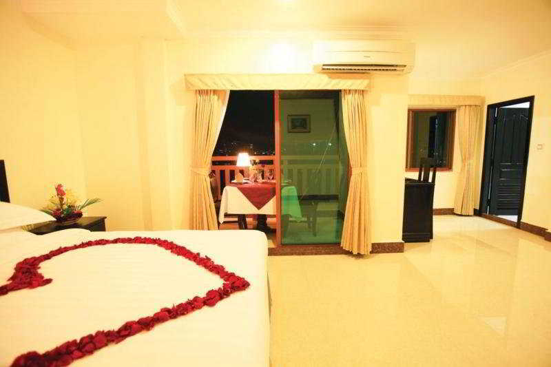 Cardamom Hotel & Apartment Phnom Penh Bagian luar foto