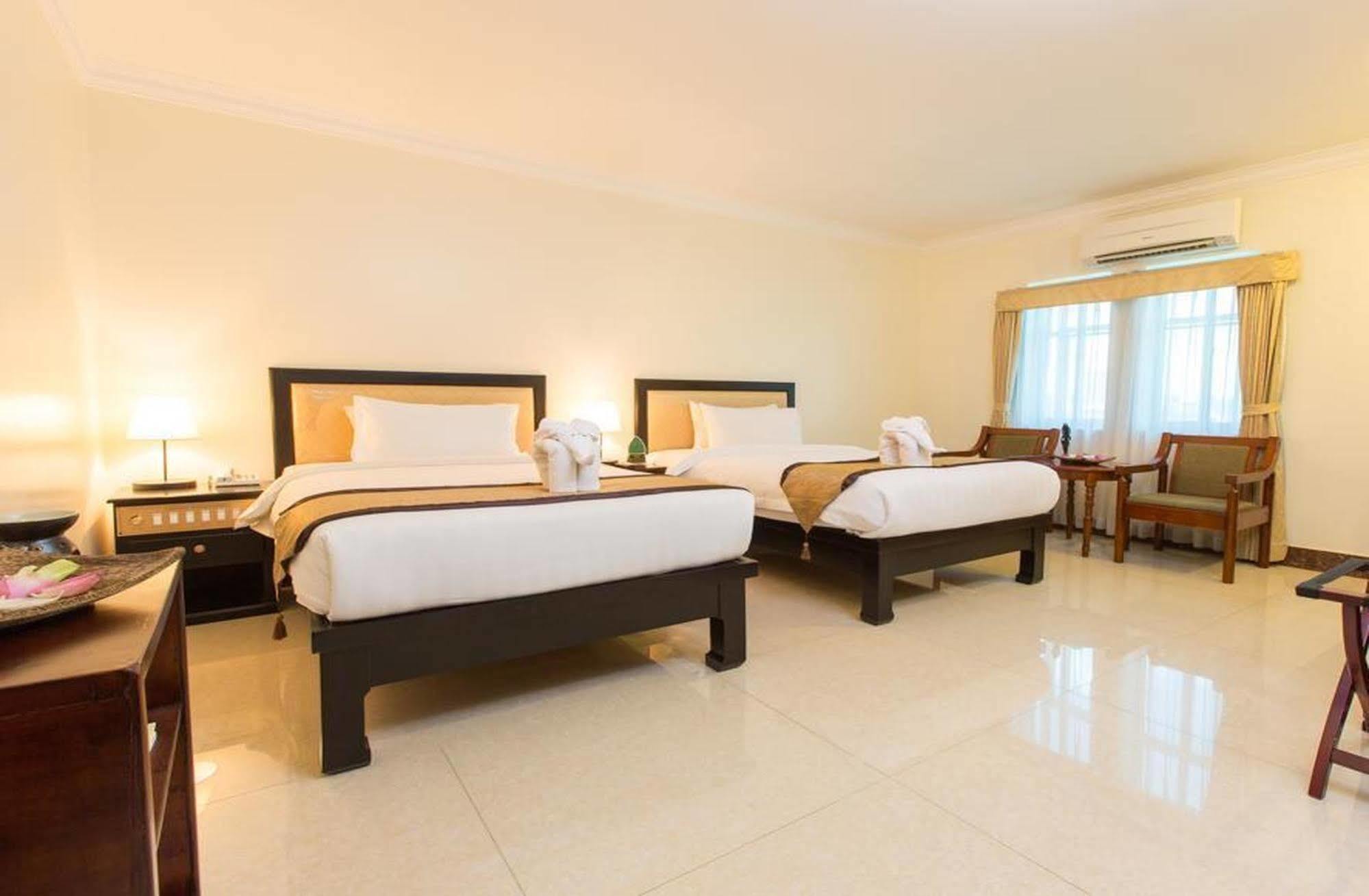 Cardamom Hotel & Apartment Phnom Penh Bagian luar foto