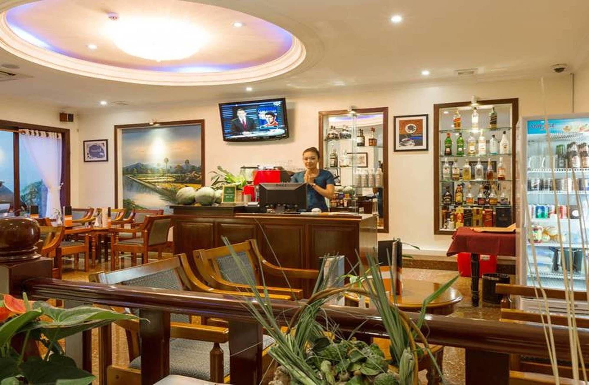 Cardamom Hotel & Apartment Phnom Penh Bagian luar foto