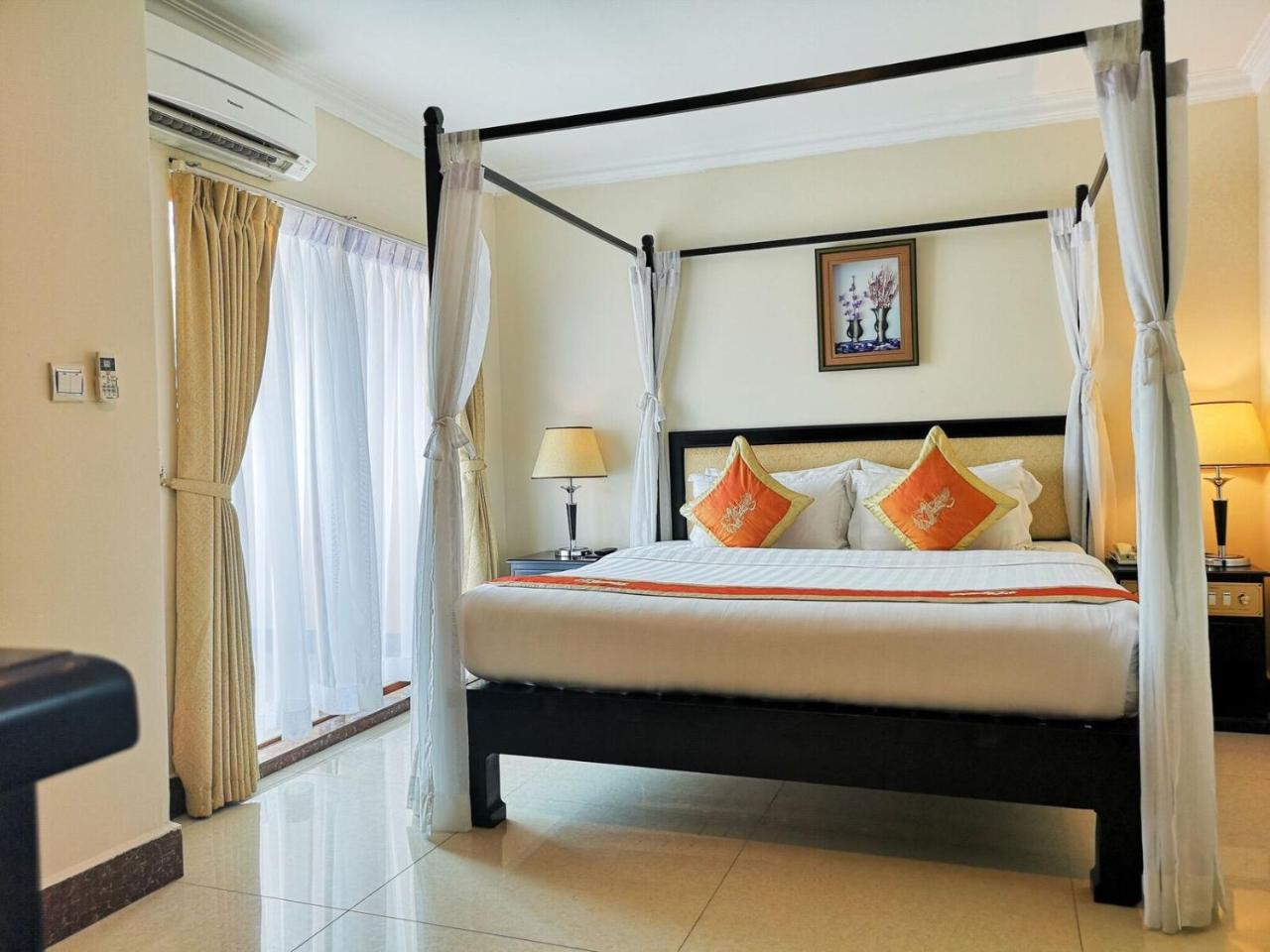 Cardamom Hotel & Apartment Phnom Penh Bagian luar foto