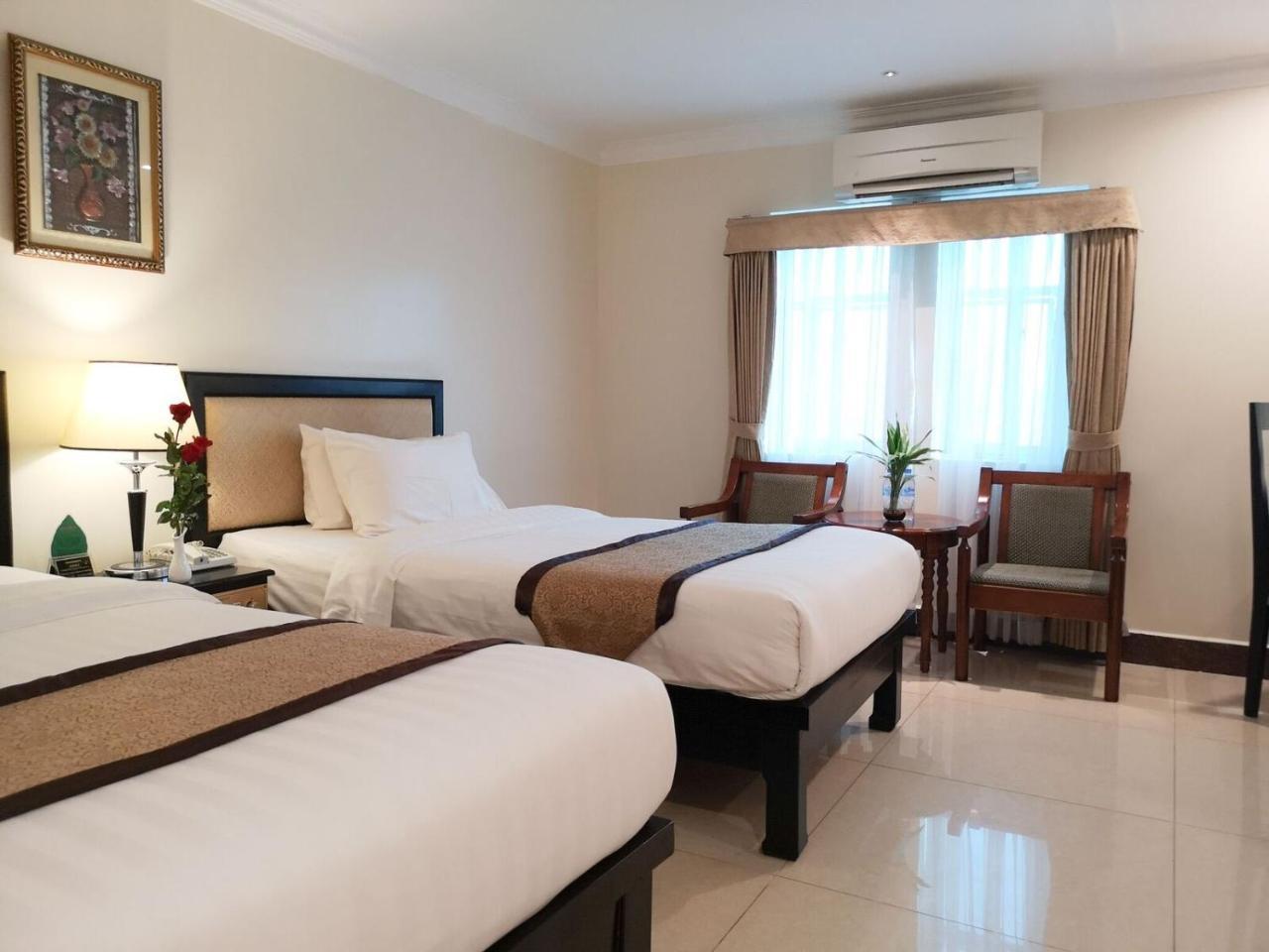 Cardamom Hotel & Apartment Phnom Penh Bagian luar foto