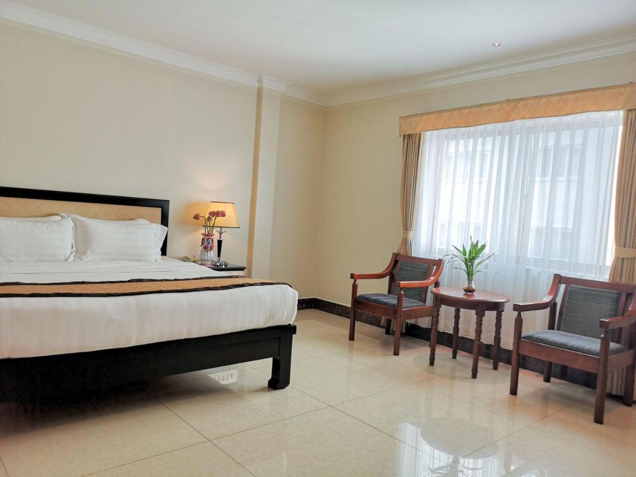 Cardamom Hotel & Apartment Phnom Penh Bagian luar foto