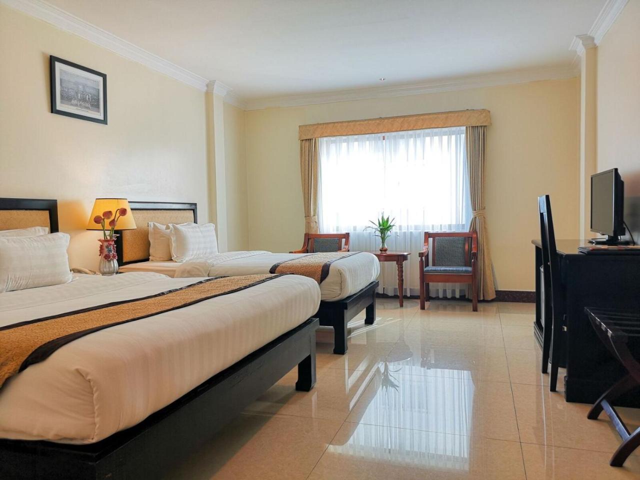 Cardamom Hotel & Apartment Phnom Penh Bagian luar foto
