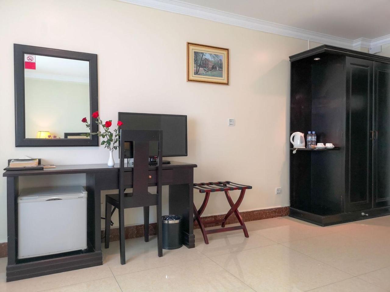 Cardamom Hotel & Apartment Phnom Penh Bagian luar foto