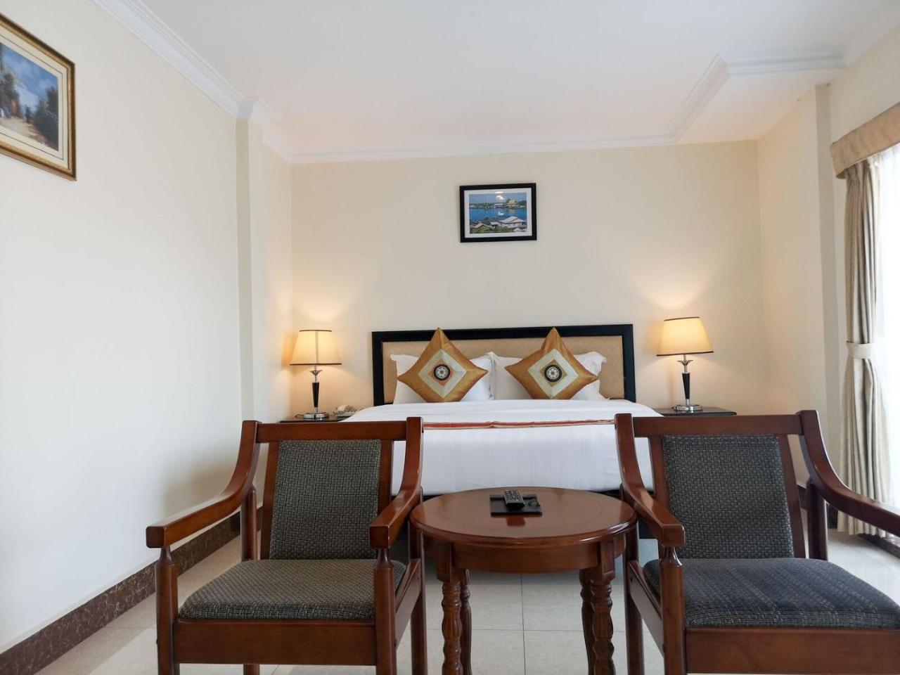 Cardamom Hotel & Apartment Phnom Penh Bagian luar foto