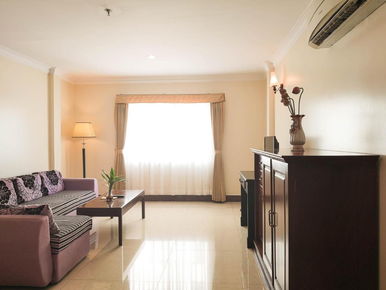 Cardamom Hotel & Apartment Phnom Penh Bagian luar foto